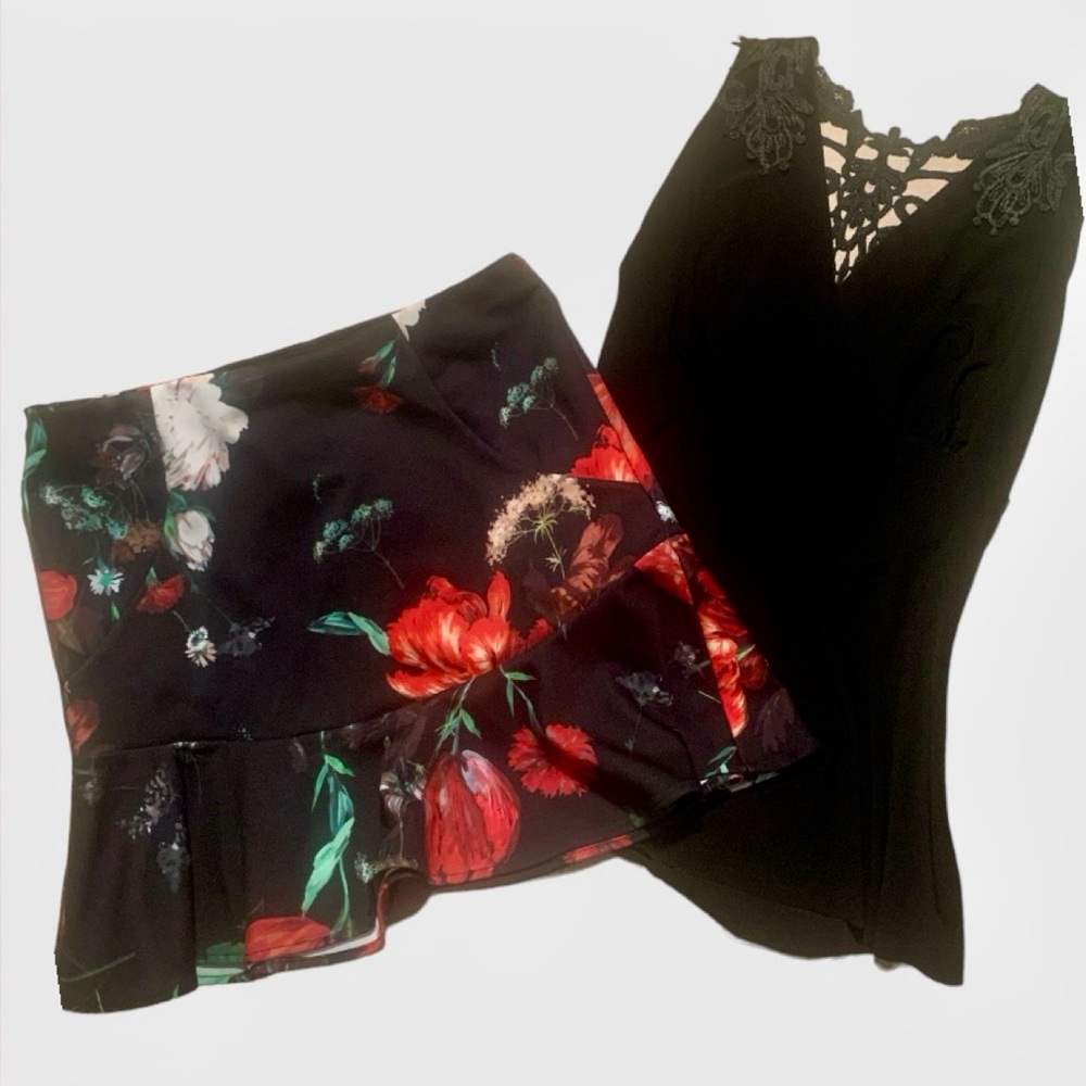 Express Cute flirty flare ruffle hem floral stretchy sz S black red sexy top M